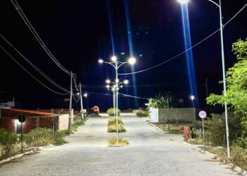 Itapetim: Rua Padre Diniz recebe iluminação em LED