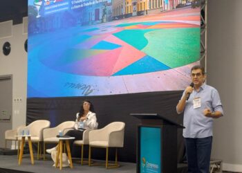 Comupe apresenta modelo de compras públicas de medicamentos em congresso farmacêutico