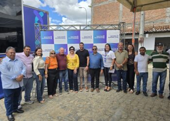 Dr. Pedro Alves recebe visita da prefeita de Floresta, Rorró Maniçoba, durante encerramento da primeira Caravana Mais Cidadania