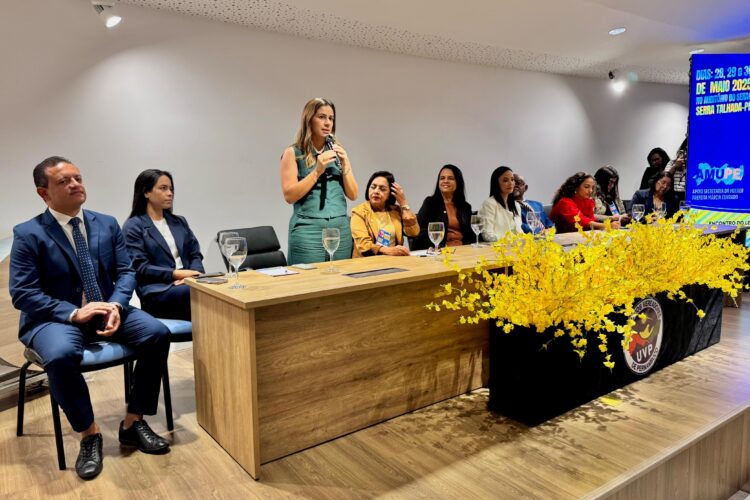 Prefeita Aline Karina participa do encontro da UVP Mulher em Serra Talhada