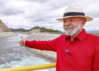 ‘Deus deixou o sertão sem água porque sabia que eu seria presidente’, diz Lula na Paraíba