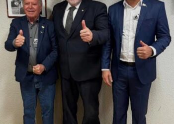 Prefeito Dr. Pedro Alves comemora: Iguaracy receberá retroescavadeira nesta segunda-feira 12, fruto de emenda do deputado federal Renildo Calheiros
