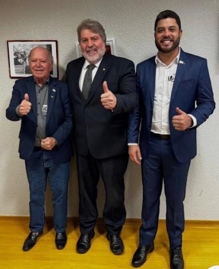 Prefeito Dr. Pedro Alves comemora: Iguaracy receberá retroescavadeira nesta segunda-feira 12, fruto de emenda do deputado federal Renildo Calheiros