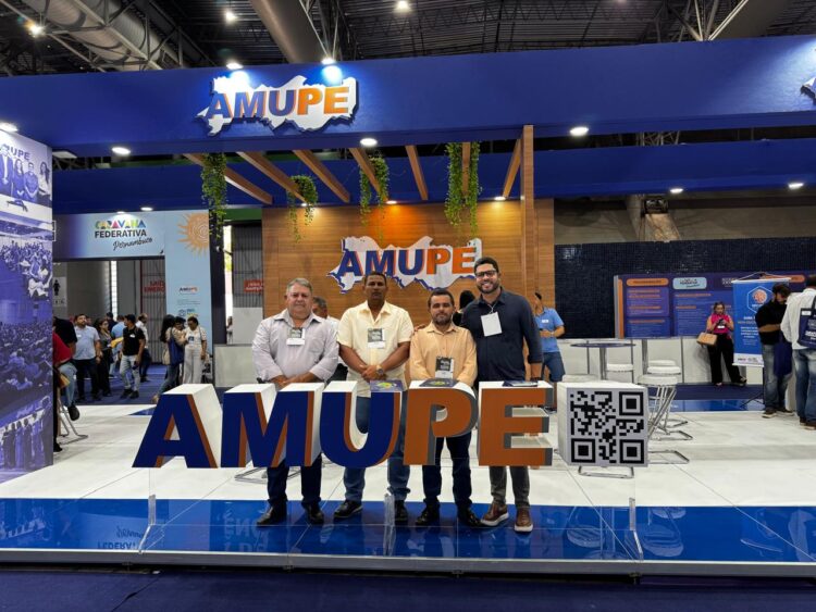 Vice-prefeito de Iguaracy, Marcos Melo, representa prefeito Dr. Pedro no encerramento do 8º Congresso Pernambucano de Municípios promovido pela AMUPE