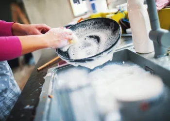 Tarefas domésticas podem prevenir Alzheimer e demências, sugere estudo