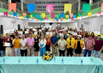 Prefeitura de Itapetim realiza entrega de certificados a concluintes dos cursos de informática da Casa das Juventudes