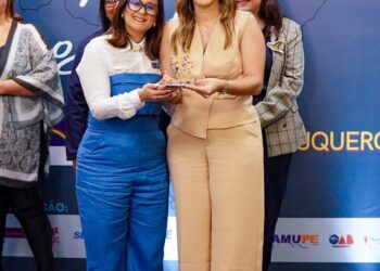 Prefeita Aline Karina é homenageada no Troféu Brites de Albuquerque em Recife