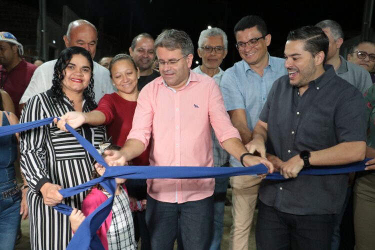 Prefeitura de Afogados inaugurou rua pavimentada no residencial Laura Ramos