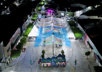 Hoje tem noite cultural na Praça Antônio Rabelo em Iguaracy e show com o forrozeiro Genailson