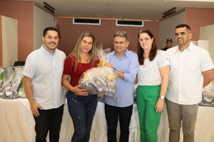 Prefeitura de Afogados entregou aos agentes de saúde e de endemias novo fardamento e EPI’s