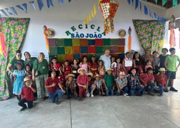 Dr. Pedro Alves, prefeito de Iguaracy, prestigia evento na Escola José Virgínio em Irajaí