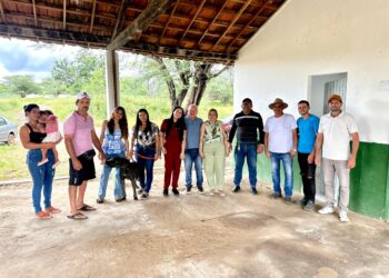 Prefeito de Iguaracy, Dr. Pedro Alves, realiza visita ao prédio da Secretaria de Agricultura e acompanha serviços veterinários