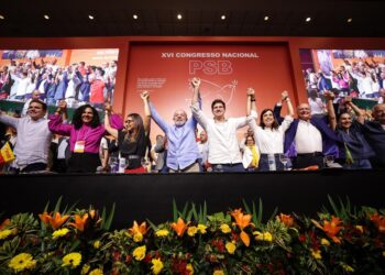 João Campos assume PSB nacional com apelo por frente democrática em 2026