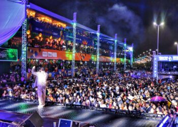 Três grandes shows e emoção: quarta noite do São João de Arcoverde 2025 foi de carisma, música boa e encontros com os fãs