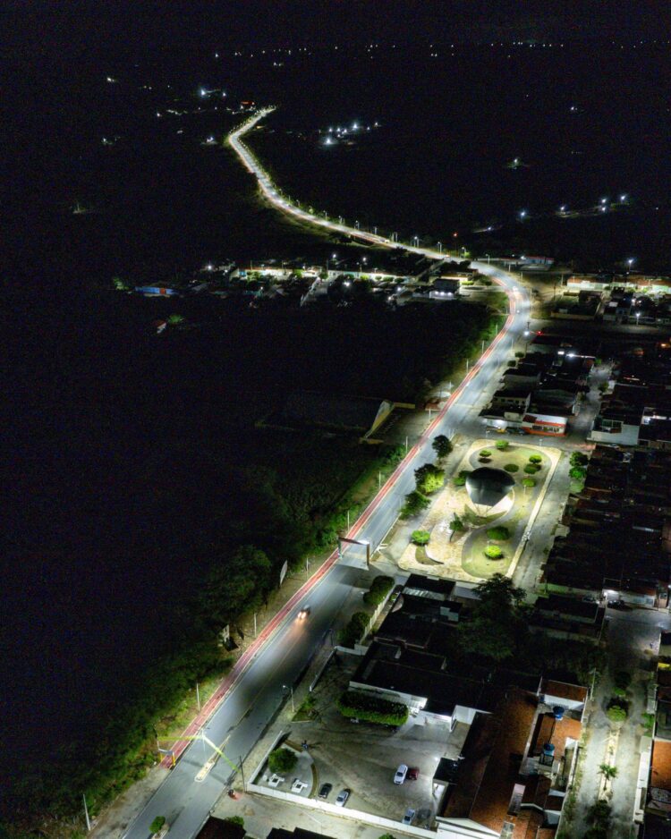 Entrada de Itapetim recebe iluminação de LED no trecho entre a Vila das Crianças e o Hospital