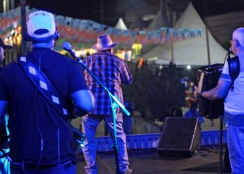 Noite Cultural no palhoção do Gonzagão em Iguaracy aconteceu ontem. Programação continua na Praça Antônio Rabelo até dia 23 de junho