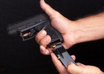 Disparo com pistola de airsoft causa confusão e termina na delegacia em Afogados