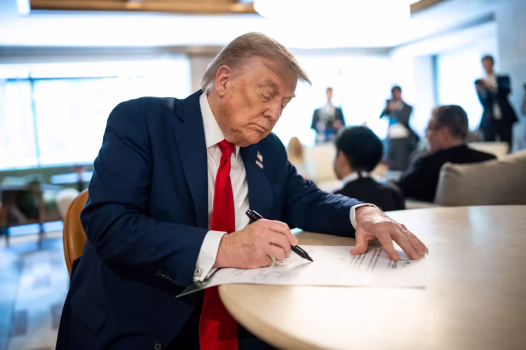Donald Trump anuncia cessar-fogo entre Irã e Israel