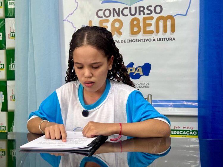 Aluna Maria Isabel, de Itapetim, é finalista do Concurso Ler Bem 2025