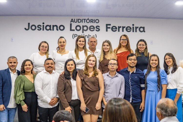 Itapetim dá posse a 11 novos servidores aprovados em concurso público