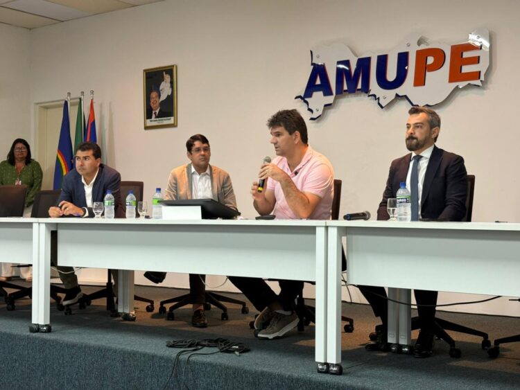 Amupe reúne prefeitos para discutir pautas municipalistas