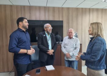 Dr. Pedro Alves se reúne com Dr. Almir Cirilo na Secretaria de Recursos Hídricos de Pernambuco para tratar de assuntos sobre abastecimento em Iguaracy