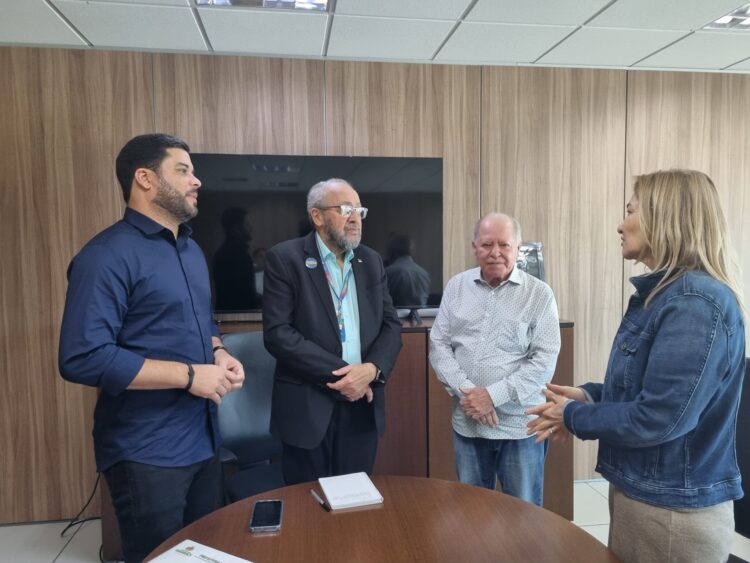 Dr. Pedro Alves se reúne com Dr. Almir Cirilo na Secretaria de Recursos Hídricos de Pernambuco para tratar de assuntos sobre abastecimento em Iguaracy