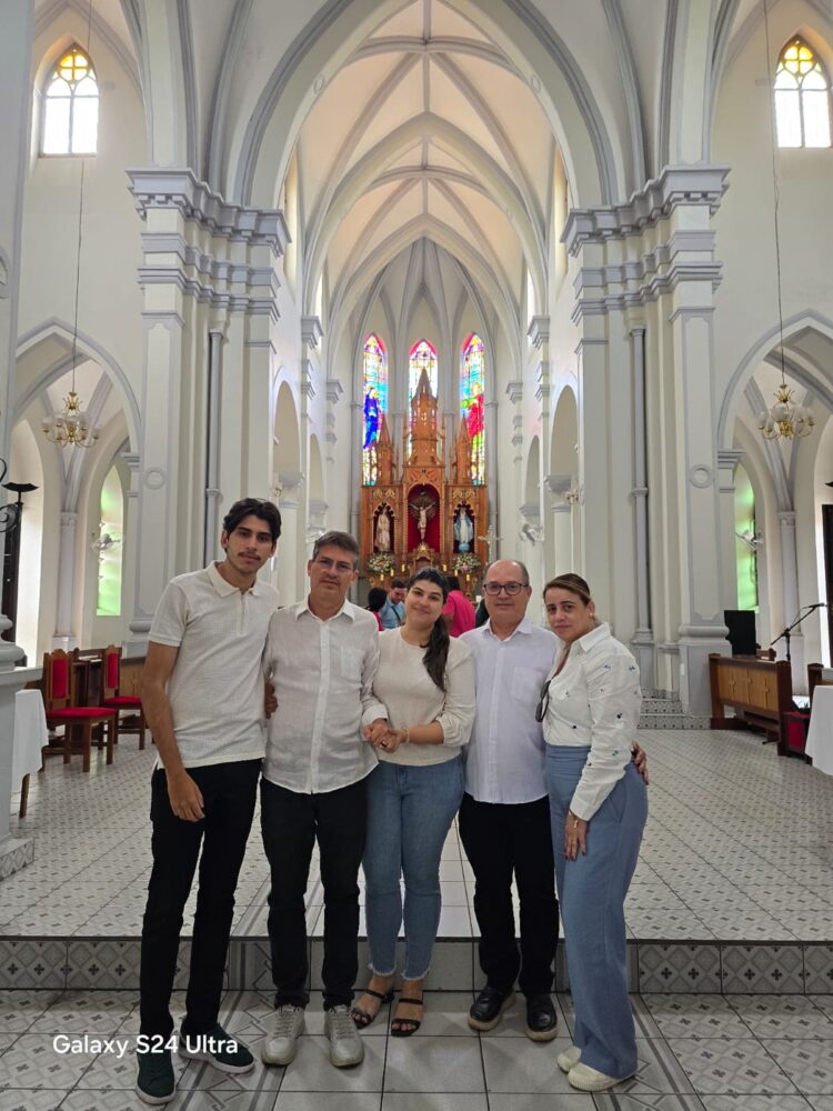 Muita emoção na missa por Socorro Martins