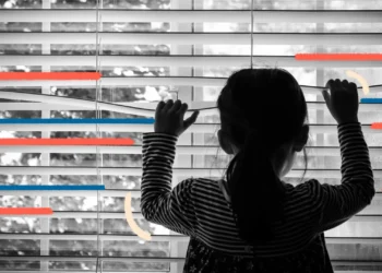 Crianças são encontradas em situação alarmante após mãe sair para beber em Triunfo. Umas da crianças comia as próprias fezes e uma outra tem paralisia cerebral