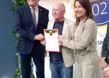 Prefeito de Iguaracy, Pedro Alves, recebe selo de transparência com gastos juninos