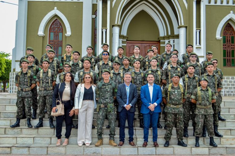 Hasteamento dos pavilhões abriu celebração pelos 116 anos de emancipação política de Afogados da Ingazeira