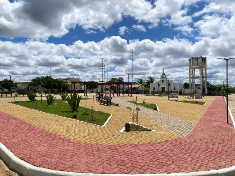 Prefeitura de Afogados inaugurou nova praça na Varzinha