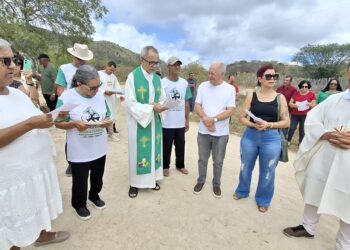 Prefeito de Iguaracy Dr. Pedro Alves, participa de missa em homenagem 30 anos do assentamento Ramada da Quixabeira