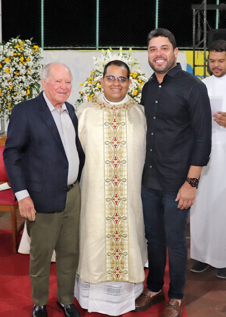 Prefeito de Iguaracy Dr. Pedro Alves prestigiou ordenação presbiteral de Washington Luiz