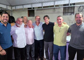 Em Jabitacá Edy / Nathan e Fabinho Testado agitaram público público no encerramento da festa de agosto