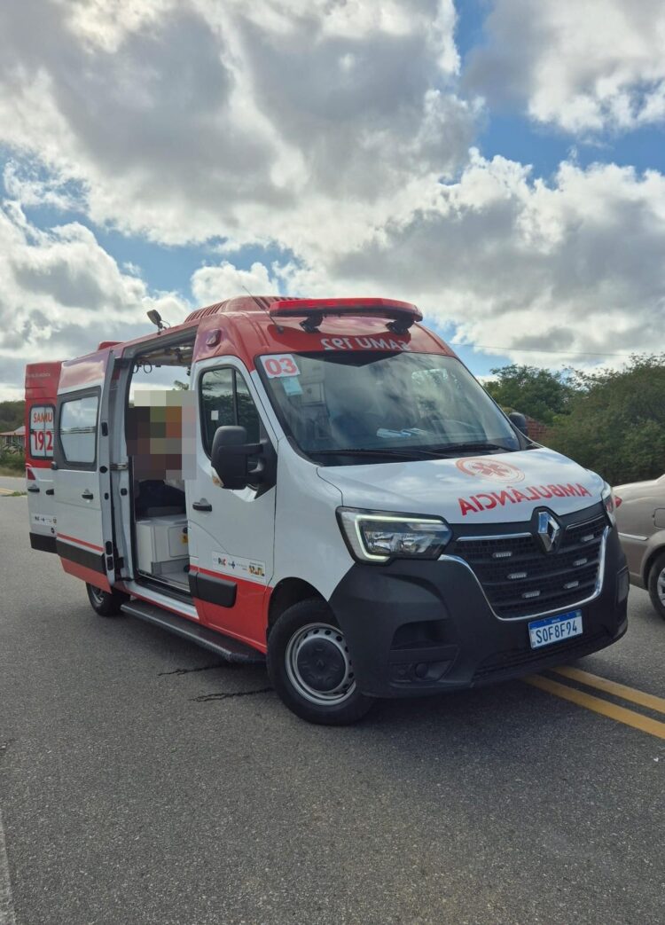 Exclusivo: mulher fica ferida em colisão na curva da Gangorra, em Afogados da Ingazeira