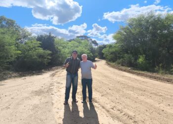 Prefeitura de Iguaracy, recupera PE-282 estrada que liga Iguaracy à Jabitacá pela segunda vez só esse ano