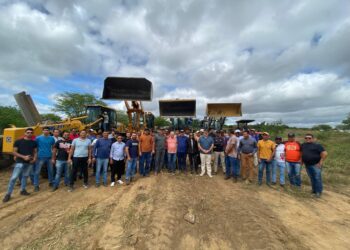 Dr. Pedro Alves acompanha alunos em curso de capacitação em operação de máquinas pesadas em Iguaracy