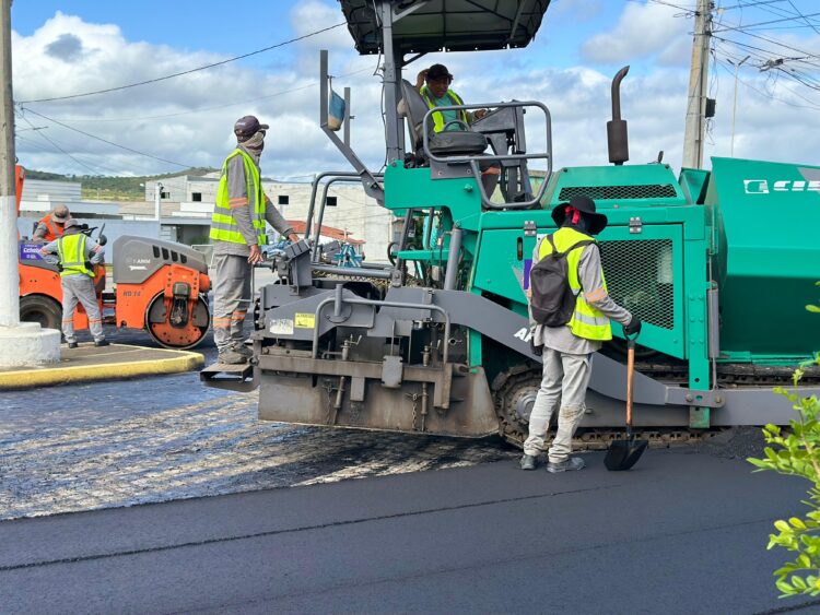 Dr. Pedro Alves comemora início das obras de asfaltamento em várias ruas de Iguaracy