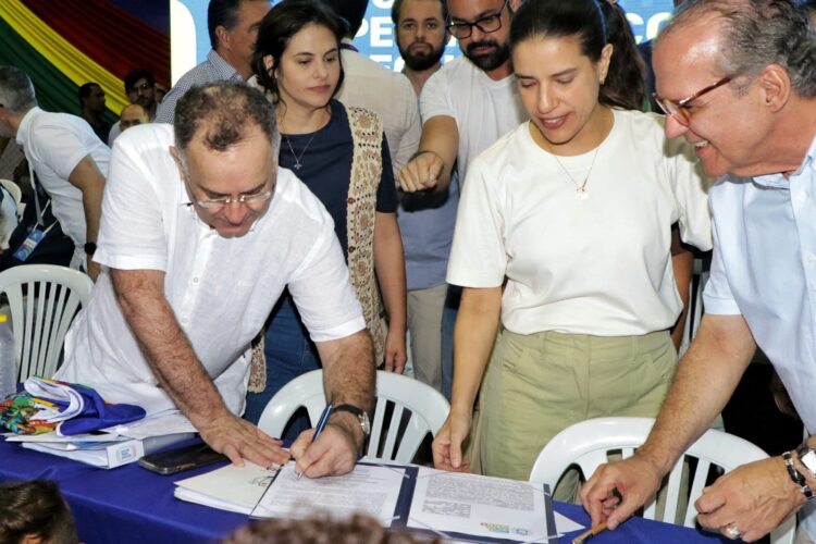 Governadora Raquel Lyra e prefeito Zeca Cavalcanti anunciam investimentos para Arcoverde e região durante o programa Ouvir para Mudar