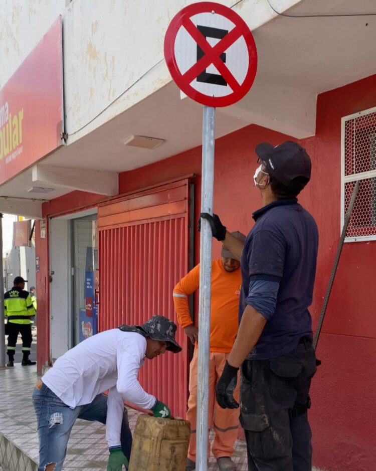Trânsito: Prefeitura de Afogados começa a sinalizar Rua Diomedes Gomes