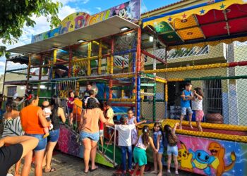 Prefeitura de Iguaracy promoveu tarde de lazer grátis no parque de diversões em Jabitacá para crianças