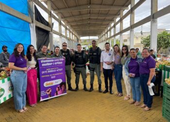 Itapetim promove panfletagem na Feira Livre em alusão ao Agosto Lilás