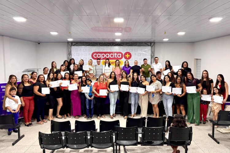 Governo Municipal de Itapetim realiza entrega de certificados dos cursos de Maquiagem e Design de Sobrancelhas