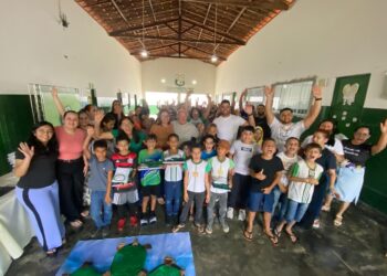 Prefeitura de Iguaracy realiza entrega de kits escolares e equipamentos tecnológicos em Jabitacá