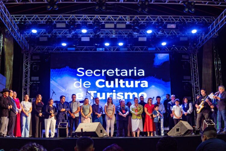 Itapetim recebe Leandro Borges em noite de fé e louvor no Itapetim com Cristo 2025