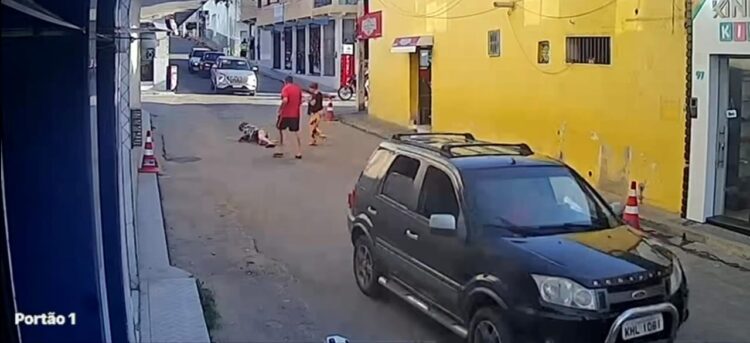 Veículo atropela mulher no Centro de Afogados da Ingazeira