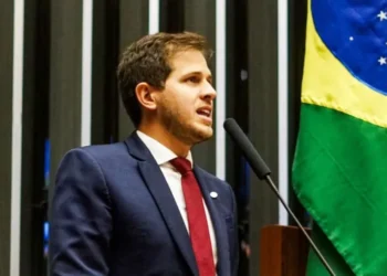 Voto de Pedro Campos a favor da “PEC da vergonha” provoca onda de críticas