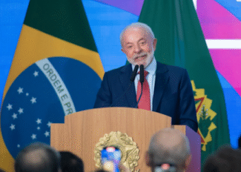 Lula crítica avanço da PEC da Blindagem: “Não é uma coisa séria”