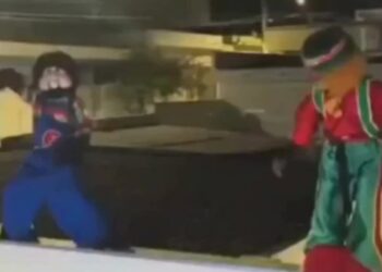 Vídeo: “Fofão” cai de telhado durante apresentação do Trenzinho da Alegria